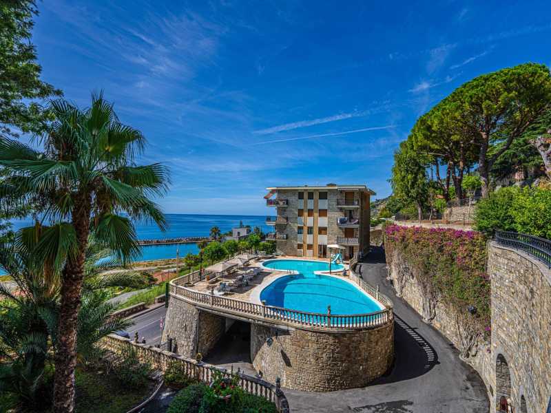 Penthouse de 127 m² à louer à Ospedaletti.